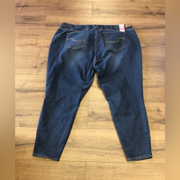 NWT LEVIS SIGNATURE PULL ON SKINNY JEANS IN SIZE 39/28 with two back pocket - Picture 2 of 6